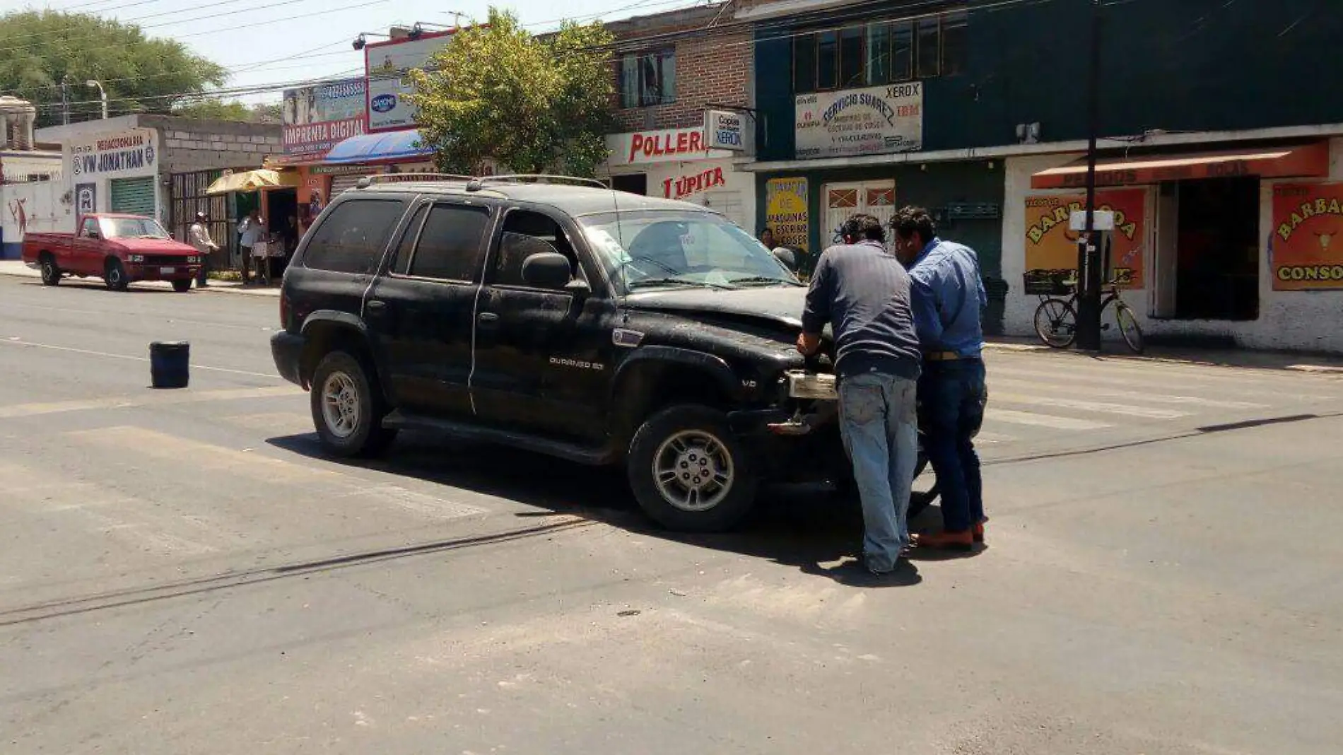 15 ABRIL. Esta camioneta y el